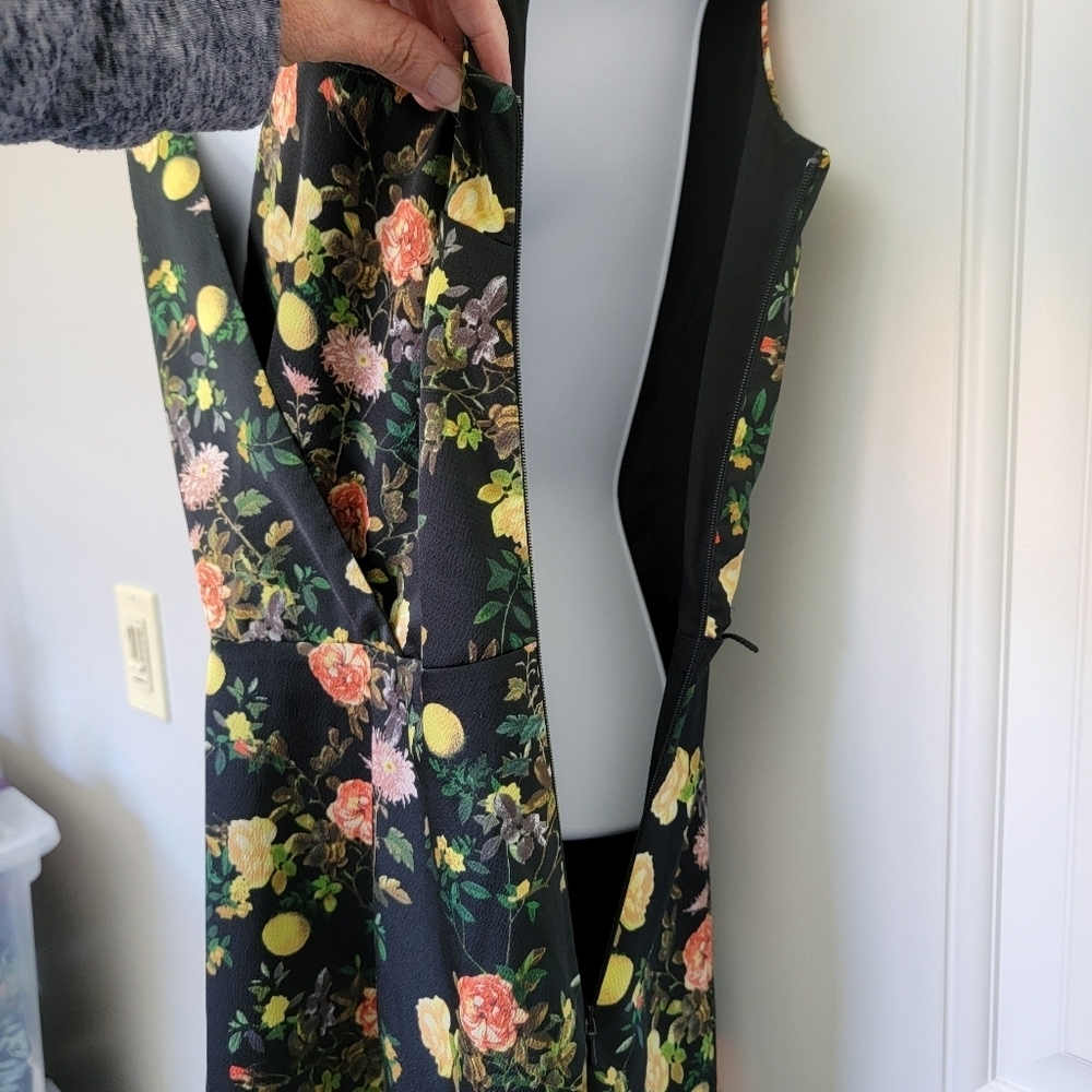Banana Republic Black Satin Floral Lemon V Neck Lined Sleeveless Dress Size 6 - Picture 6 of 12